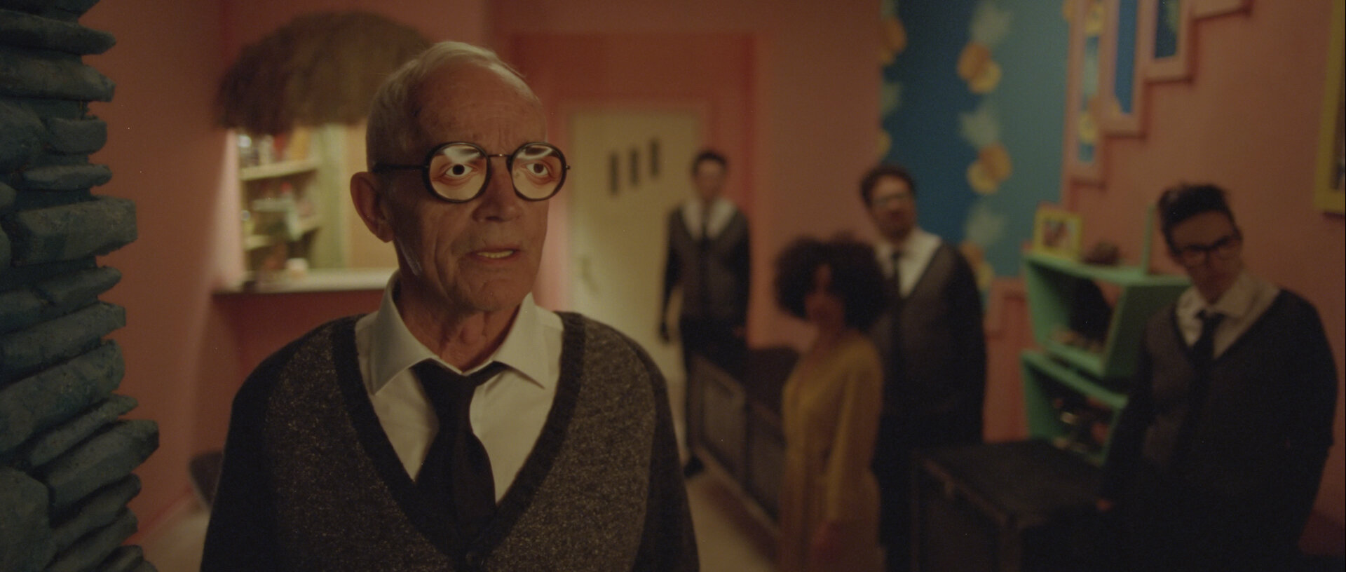 A scene from REKLAW (2021) starring Lance Henriksen